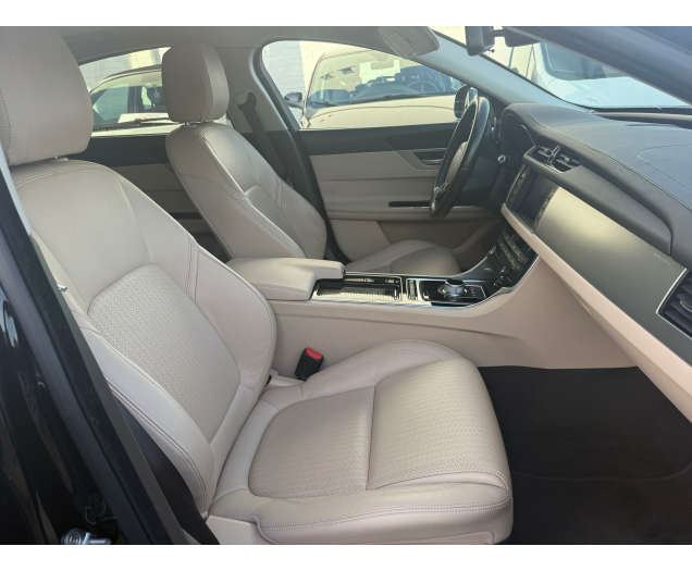 Jaguar XF XF 2.0 Turbo 12Maanden waarborg Autohandel Moreno