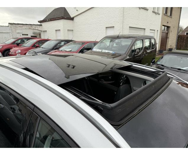 Ford Focus Focus 1.0 hybrid panodak 12 Maanden waarborg Autohandel Moreno