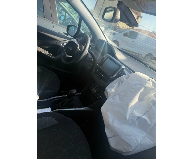 Peugeot 2008 2008 1.2 active S ongevalwagen Autohandel Moreno