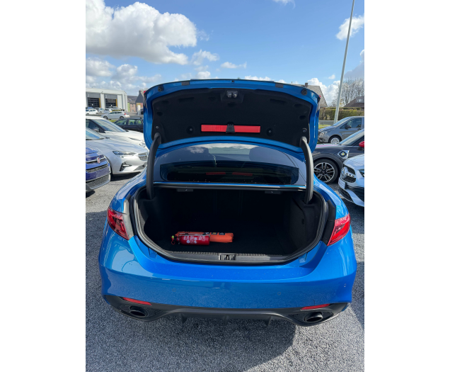 Alfa Romeo Giulia Giulia 2.0 T AWD Veloce 12 maanden waarborg Autohandel Moreno