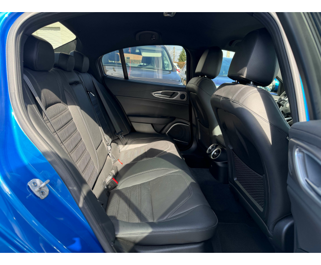 Alfa Romeo Giulia Giulia 2.0 T AWD Veloce 12 maanden waarborg Autohandel Moreno