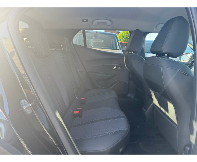 Peugeot 2008 2008 1.2 PureTech Allure 12 Maanden waarborg Autohandel Moreno