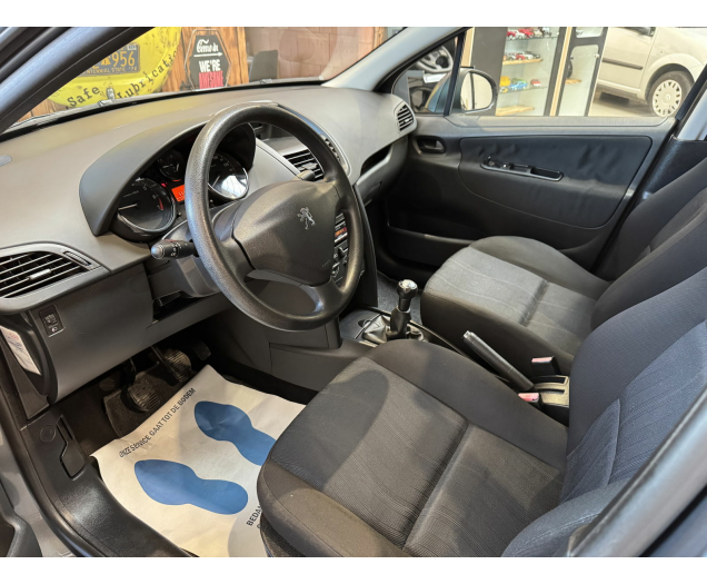 Peugeot 207  Autohandel Robby
