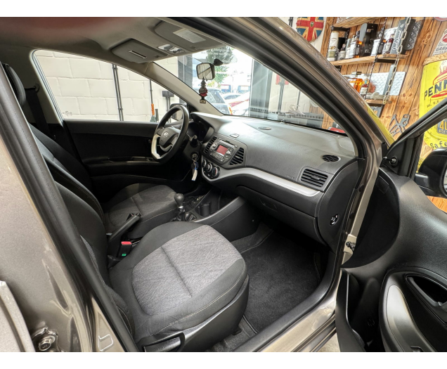 Kia   Autohandel Robby