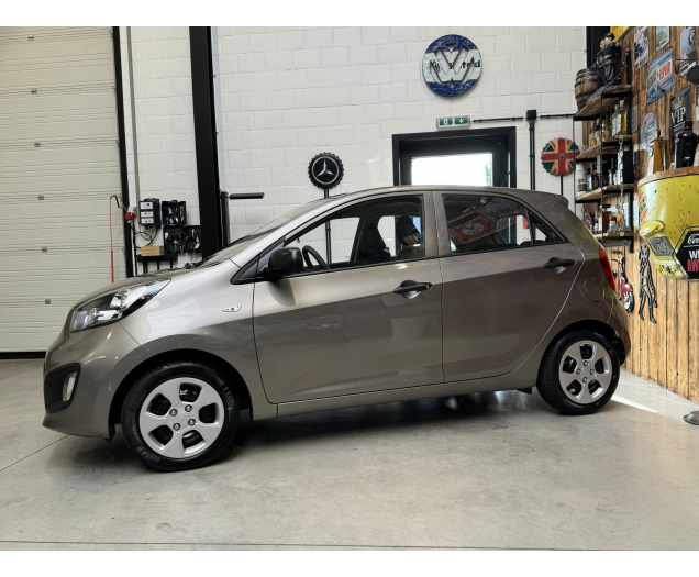 Kia   Autohandel Robby