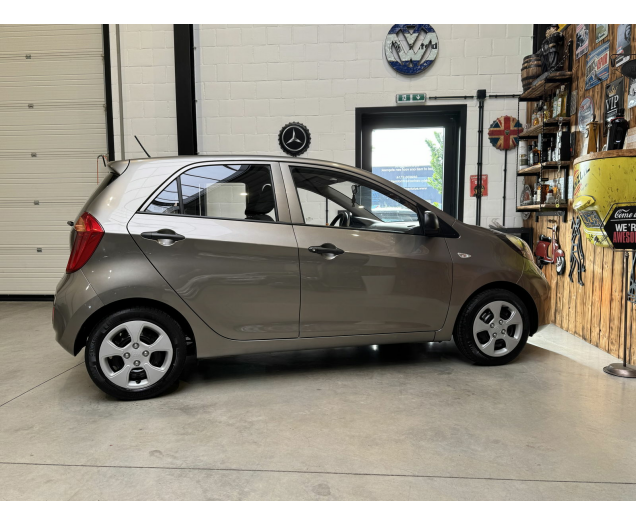 Kia   Autohandel Robby