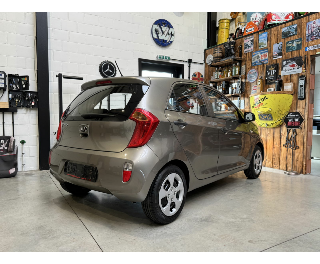 Kia   Autohandel Robby