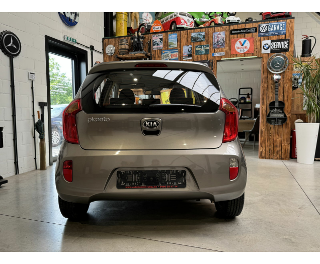 Kia   Autohandel Robby