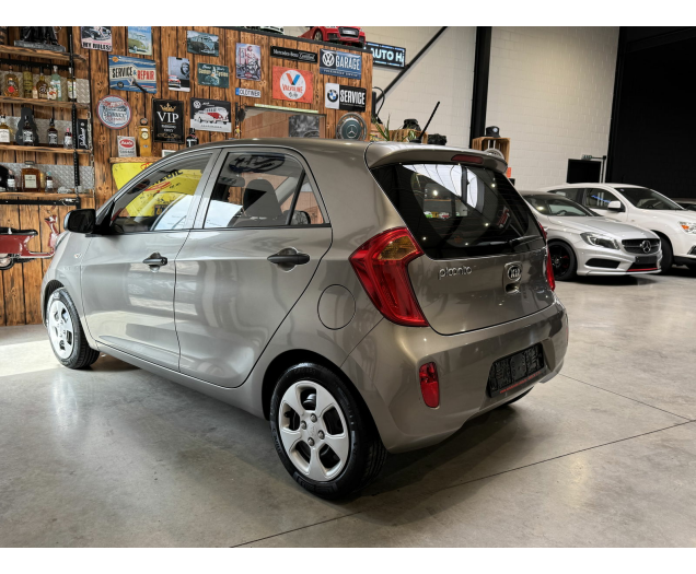 Kia   Autohandel Robby