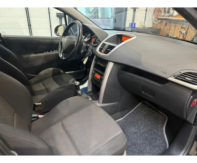 Peugeot   Autohandel Robby