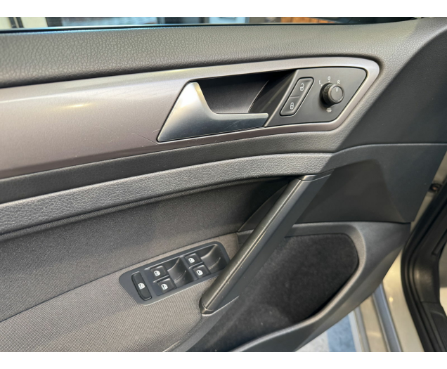 Volkswagen Golf  Autohandel Robby