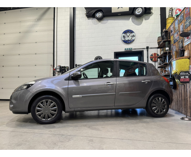 Renault Clio  Autohandel Robby