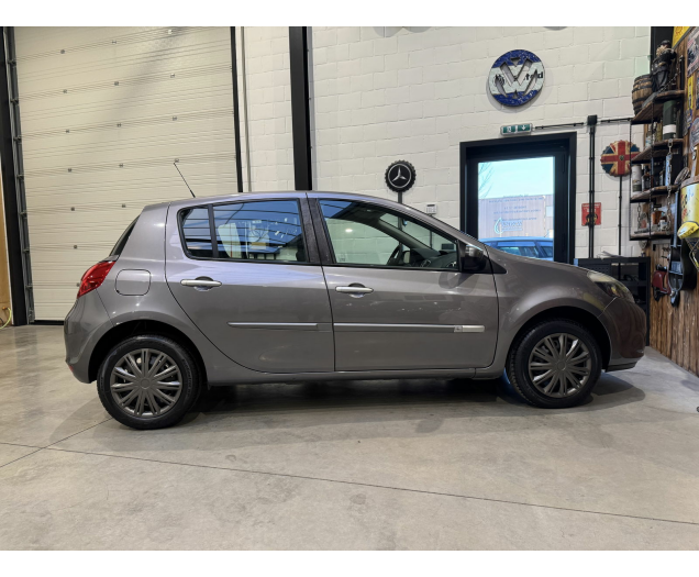 Renault Clio  Autohandel Robby