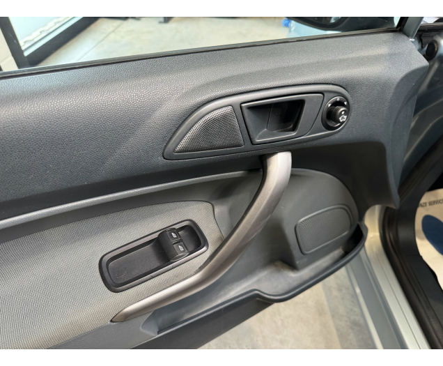 Ford Fiesta AUTOMAAT Autohandel Robby