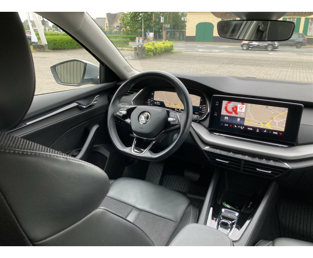 Skoda OCTAVIA COMBI 110tsi MHEV -AUTOMAAT -GPS -Half LEDER-Camera -Trekhaak Garage Vandeginste