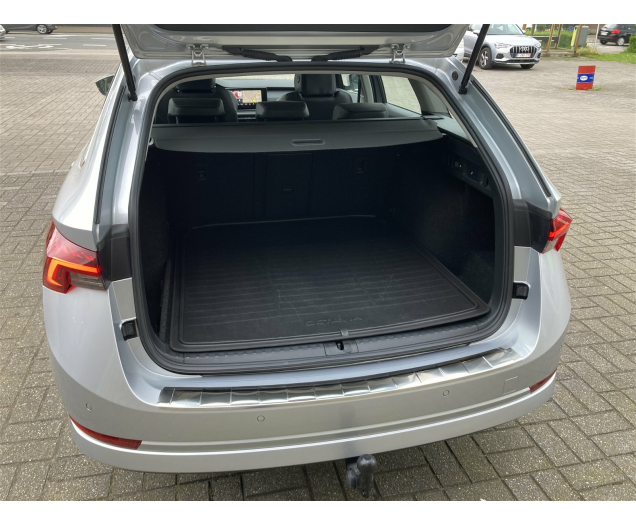 Skoda OCTAVIA COMBI 110tsi MHEV -AUTOMAAT -GPS -Half LEDER-Camera -Trekhaak Garage Vandeginste