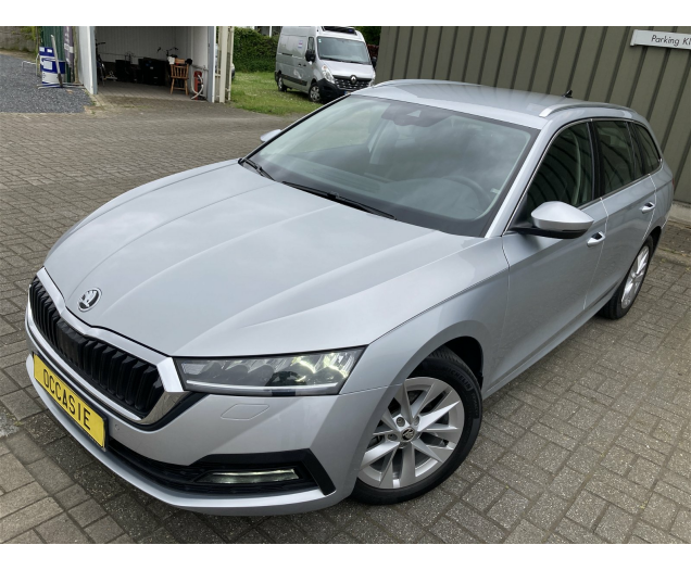 Skoda OCTAVIA COMBI 110tsi MHEV -AUTOMAAT -GPS -Half LEDER-Camera -Trekhaak Garage Vandeginste