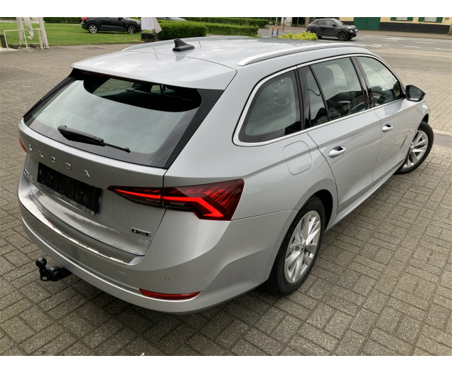 Skoda OCTAVIA COMBI 110tsi MHEV -AUTOMAAT -GPS -Half LEDER-Camera -Trekhaak Garage Vandeginste