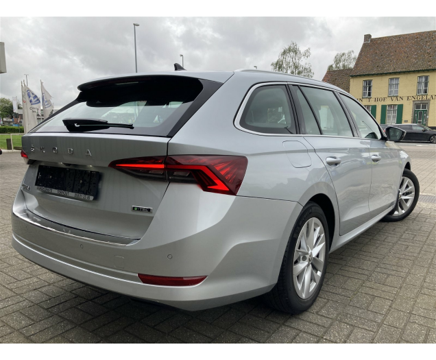 Skoda OCTAVIA COMBI 110tsi MHEV -AUTOMAAT -GPS -Half LEDER-Camera -Trekhaak Garage Vandeginste