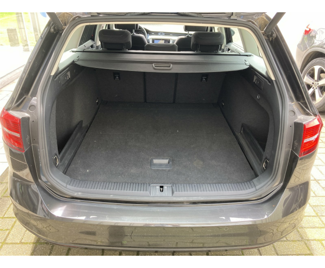 Volkswagen PASSAT SW 1.5TSI 150pk -AUTOMAAT -GPS -Airco+Panodak -Camera Garage Vandeginste