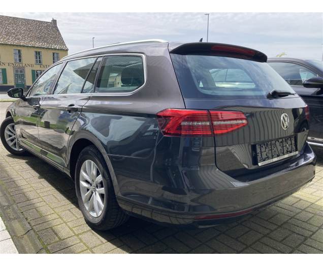 Volkswagen PASSAT SW 1.5TSI 150pk -AUTOMAAT -GPS -Airco+Panodak -Camera Garage Vandeginste