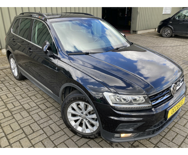 Volkswagen TIGUAN Comfortline 1.5tsi -GPS -Airco -LED Lichten -App -Achteruitrij Camera Garage Vandeginste