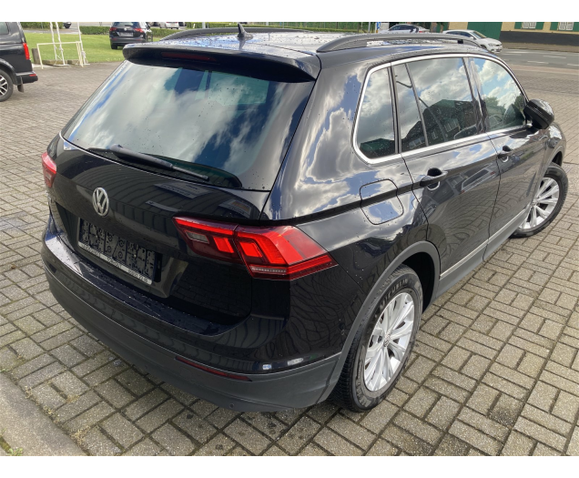 Volkswagen TIGUAN Comfortline 1.5tsi -GPS -Airco -LED Lichten -App -Achteruitrij Camera Garage Vandeginste