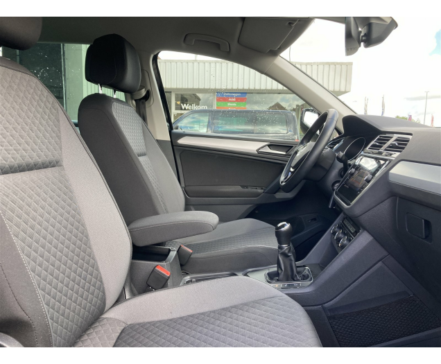 Volkswagen TIGUAN Comfortline 1.5tsi -GPS -Airco -LED Lichten -App -Achteruitrij Camera Garage Vandeginste