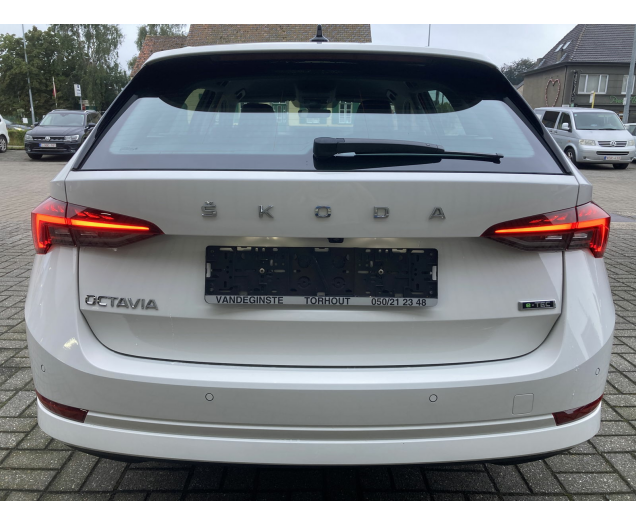 Skoda OCTAVIA COMBI COMBI 110tsi MHEV -AUTOMAAT -GPS -Half LEDER -Camera -Trekhaak Garage Vandeginste