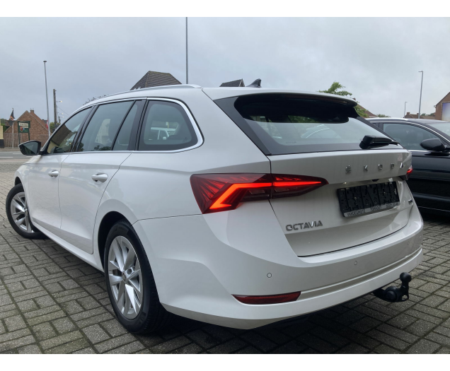 Skoda OCTAVIA COMBI COMBI 110tsi MHEV -AUTOMAAT -GPS -Half LEDER -Camera -Trekhaak Garage Vandeginste