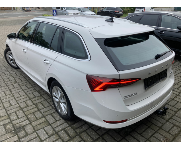 Skoda OCTAVIA COMBI COMBI 110tsi MHEV -AUTOMAAT -GPS -Half LEDER -Camera -Trekhaak Garage Vandeginste