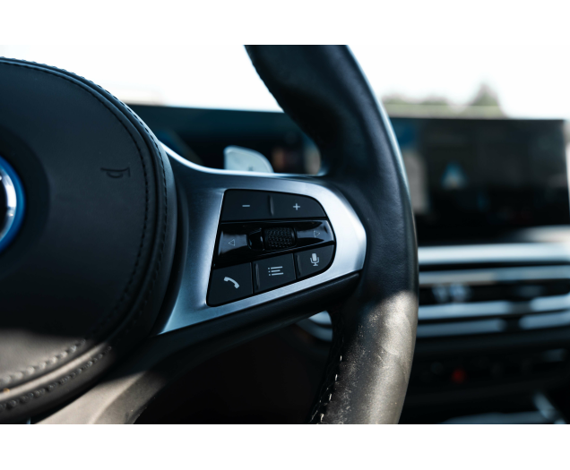 BMW 330 330eXAS Mpack PHEV L-Cars