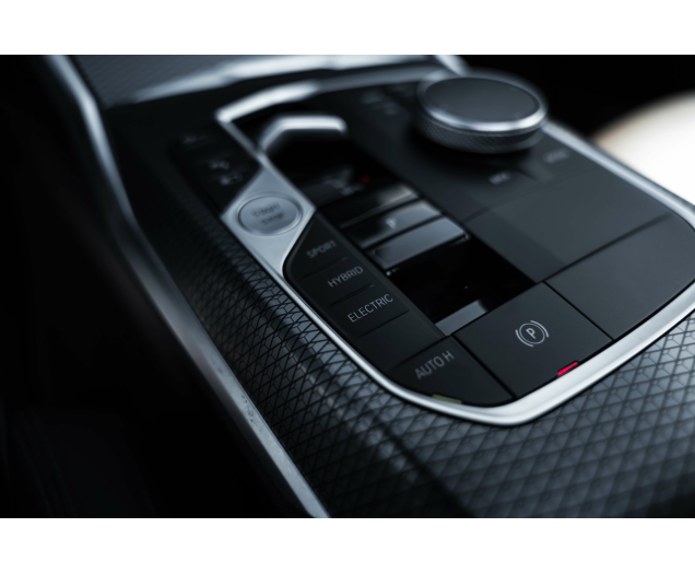 BMW 330 330eXAS Mpack PHEV L-Cars