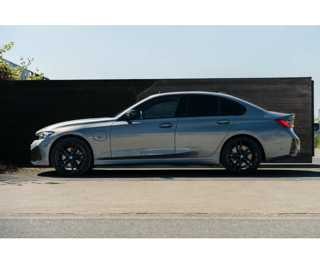 BMW 330 330eXAS Mpack PHEV L-Cars