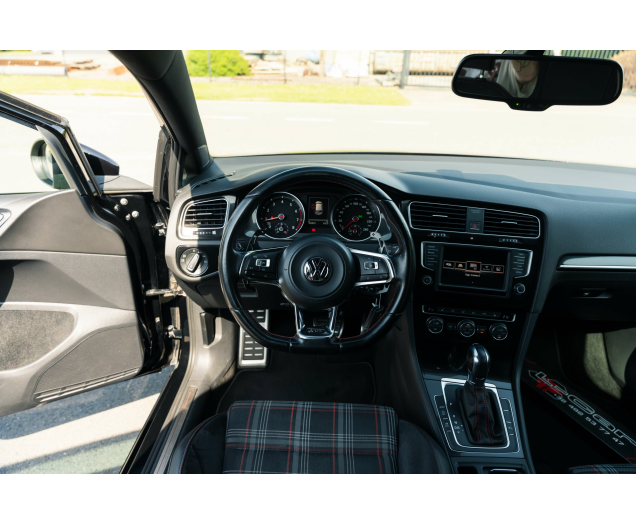 Volkswagen Golf GTI Golf 2.0 TSI Performance DSG L-Cars