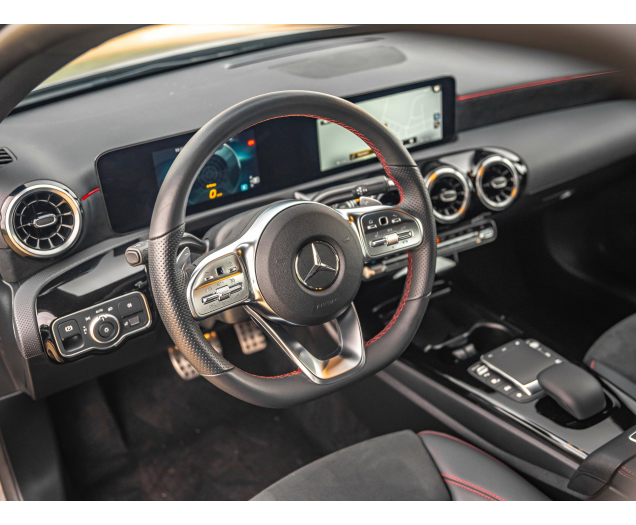 Mercedes-Benz A 200 FULL AMG LINE,AMG uitlaatstukken,AMG DTM bumper Autohandel Quintens