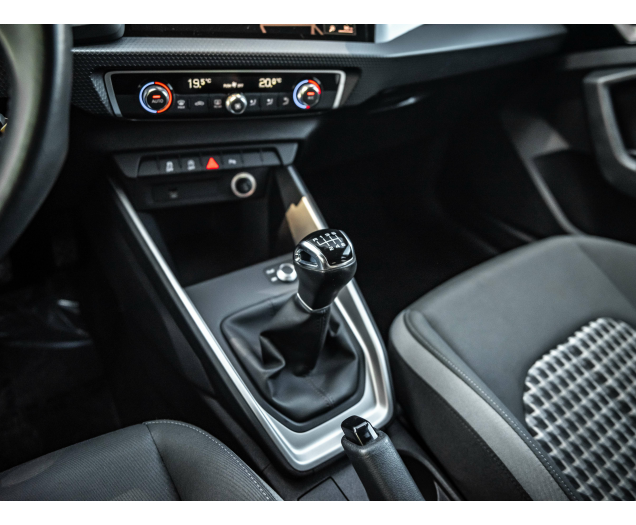 Audi A1 30 TFSI,S line,Virtuele Cockpit,Parkeerhulp, Autohandel Quintens