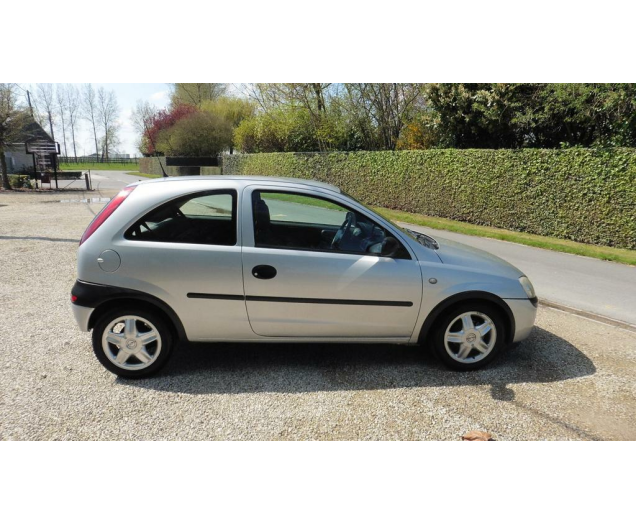 Opel CORSA BENZINE +GPS+USB Autobedrijf Vynckier