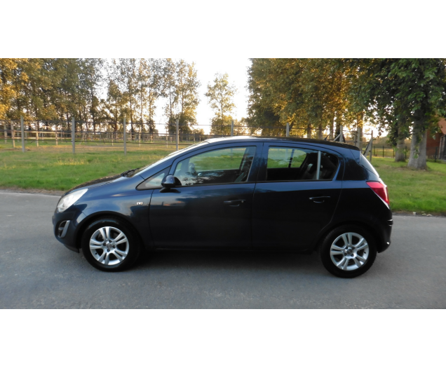 Opel CORSA Gps ,donkere a ruiten ,1/2 leder,5deuren Autobedrijf Vynckier