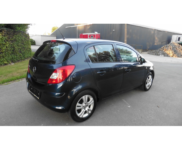 Opel CORSA Gps ,donkere a ruiten ,1/2 leder,5deuren Autobedrijf Vynckier