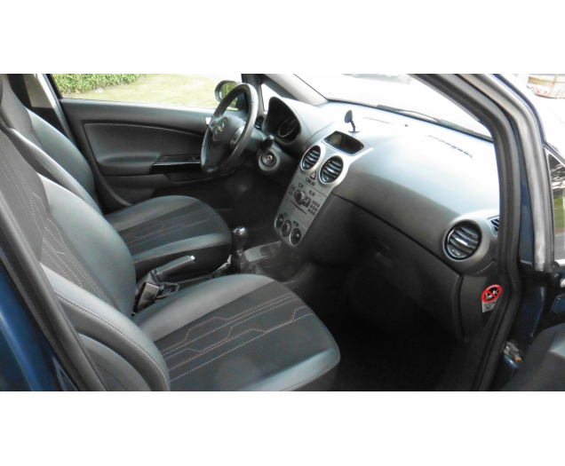 Opel CORSA Gps ,donkere a ruiten ,1/2 leder,5deuren Autobedrijf Vynckier