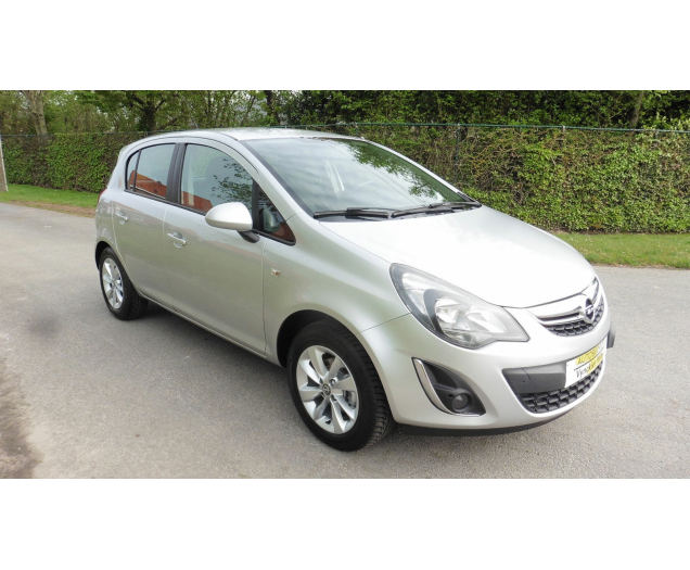 Opel  CORSA D 12i16v Autobedrijf Vynckier