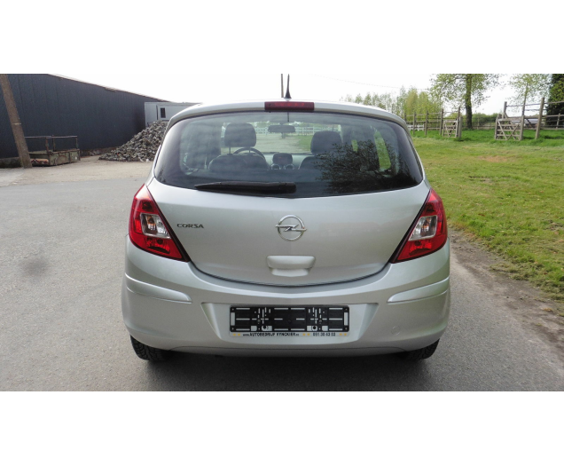 Opel  CORSA D 12i16v Autobedrijf Vynckier