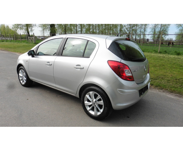 Opel  CORSA D 12i16v Autobedrijf Vynckier