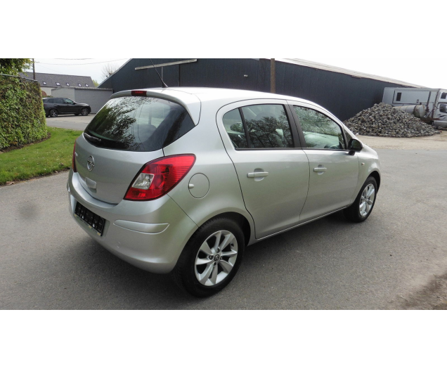 Opel  CORSA D 12i16v Autobedrijf Vynckier