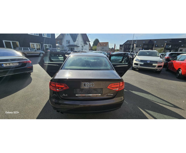 Audi A4 1.8i TFSI*VERWARMDE ZETEL KEYLESS LEDER BLUETH Ninove auto