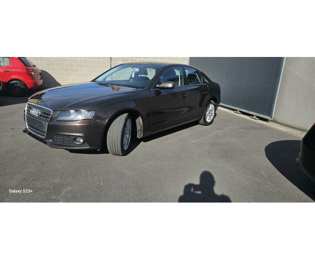 Audi A4 1.8i TFSI*VERWARMDE ZETEL KEYLESS LEDER BLUETH Ninove auto