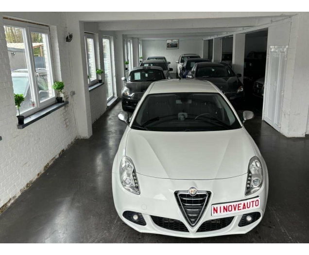 Alfa Romeo Giulietta 1.6d JTD M-Jet Distinctiv Start*NAV BLUET PARKSENS Ninove auto