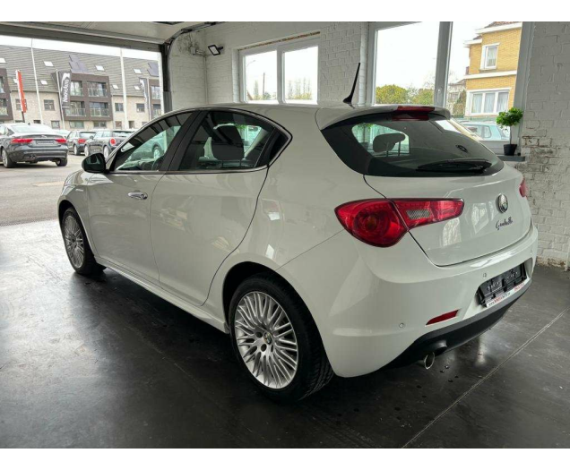 Alfa Romeo Giulietta 1.6d JTD M-Jet Distinctiv Start*NAV BLUET PARKSENS Ninove auto