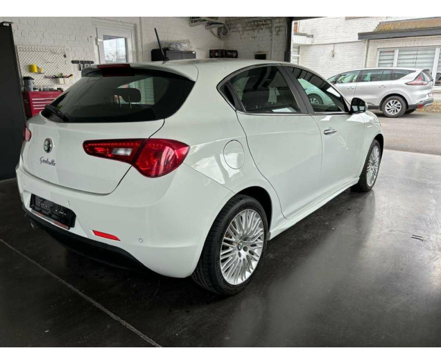 Alfa Romeo Giulietta 1.6d JTD M-Jet Distinctiv Start*NAV BLUET PARKSENS Ninove auto